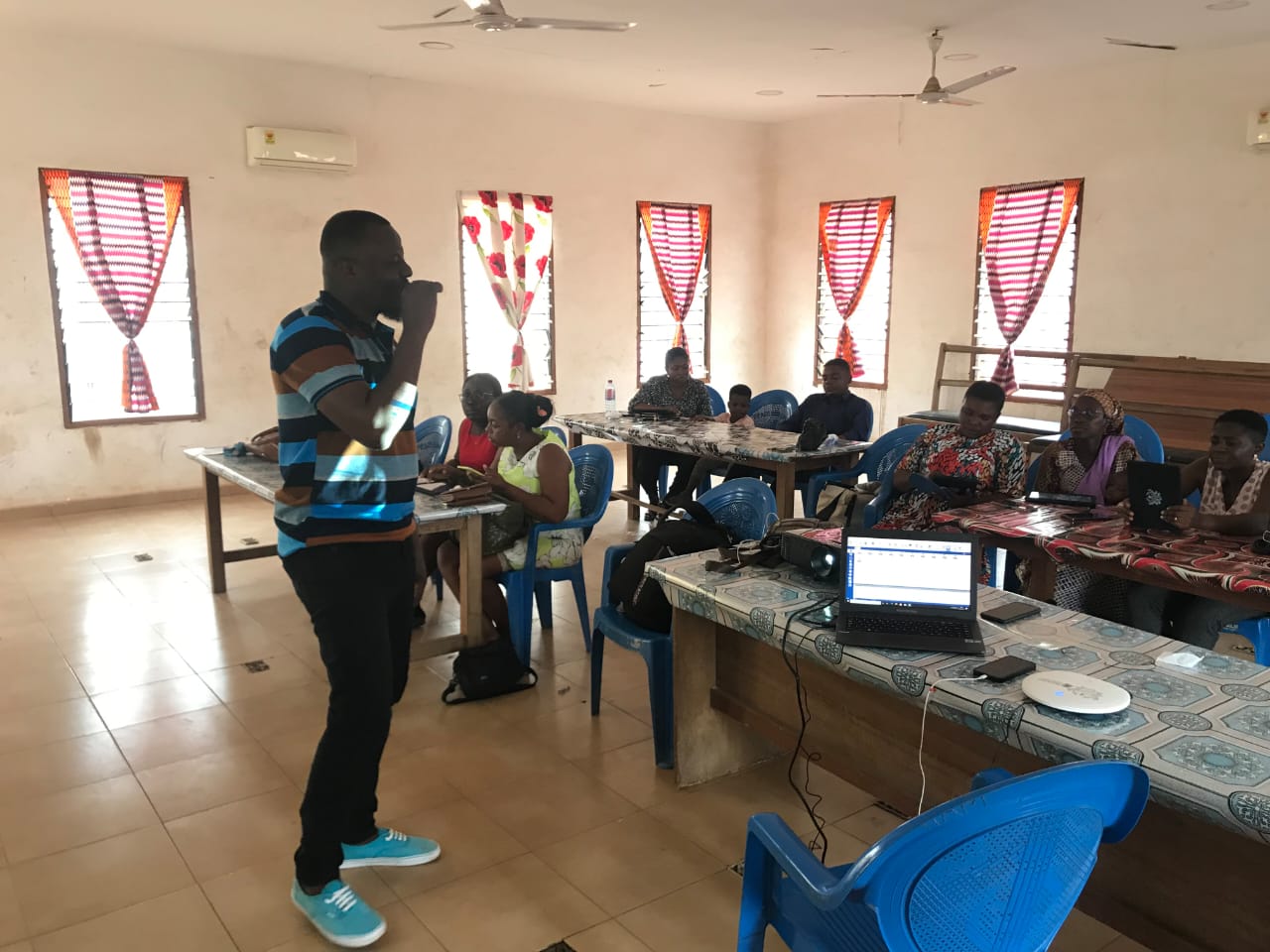 Louis Addor addressing community members during a digital-safety awareness session