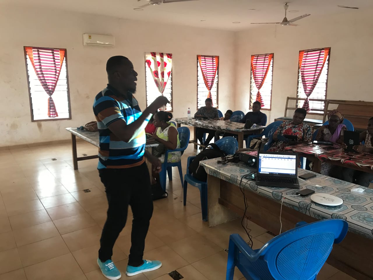 Louis Addor leading a community digital-safety awareness workshop