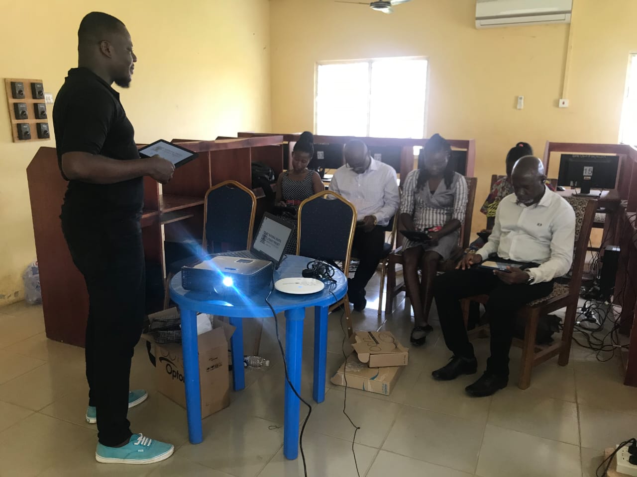 Louis Addor guiding participants through a digital-literacy session