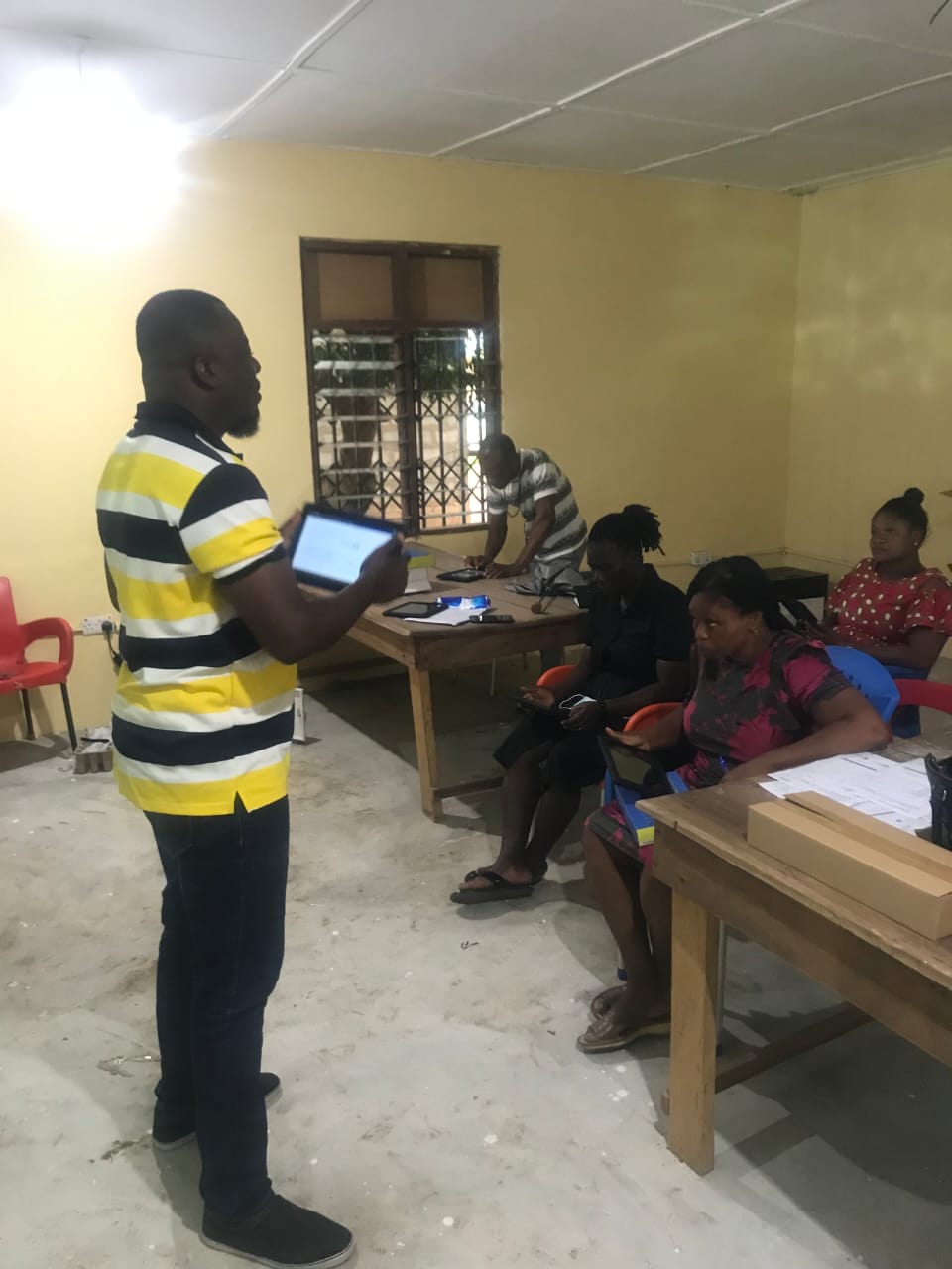 Louis Addor leading a tablet-based digital-literacy session
